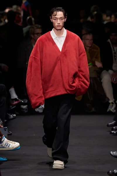 Look 27